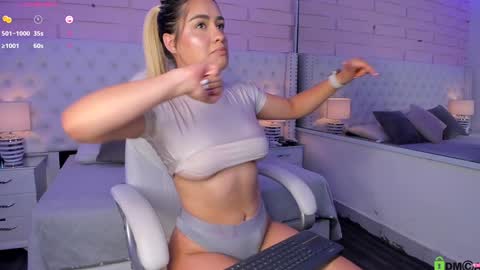 Snapshot of yaky_ chatting on December 23, 9:29 pm Yakeline online show from December 23, 9:29 pm