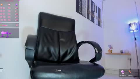 Naomi online show from October 22, 8:30 pm