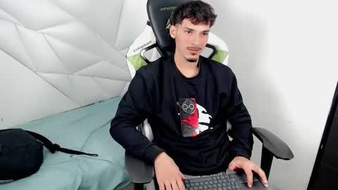 Snapshot of yankeee_ chatting on November 27, 5:20 am DANILO online show from November 27, 5:20 am