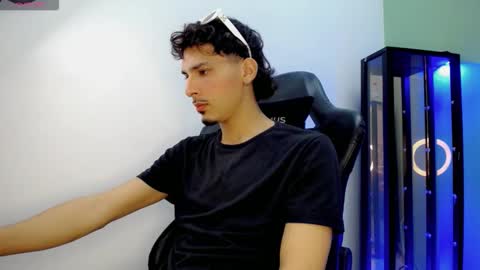 Snapshot of yankeee_ chatting on December 2, 3:56 am DANILO online show from December 2, 3:56 am