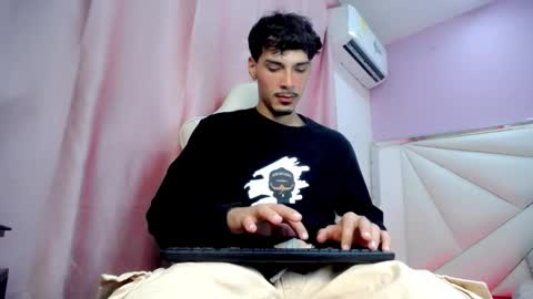 Snapshot of yankeee_ chatting on December 14, 4:40 am DANILO online show from December 14, 4:40 am