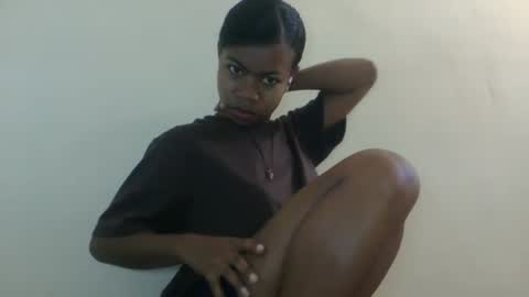 Snapshot of yannick_01 chatting on June 5, 8:42 am yannick_01 online show from June 5, 8:42 am