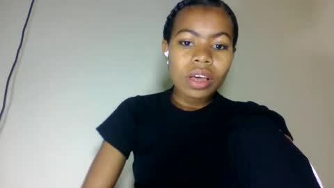 Snapshot of yannick_01 chatting on June 10, 3:55 pm yannick_01 online show from June 10, 3:55 pm