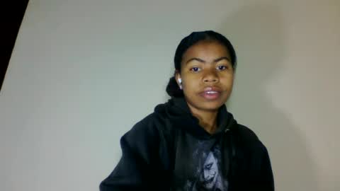 Snapshot of yannick_01 chatting on June 16, 10:56 pm yannick_01 online show from June 16, 10:56 pm
