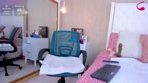 Snapshot of yara_bliss_ chatting on September 17, 11:06 pm Yara Bliss  online show from September 17, 11:06 pm