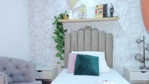 Yara online show from October 4, 8:51 pm