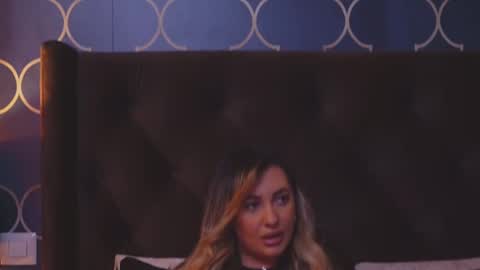 Snapshot of yaracollins chatting on December 11, 9:23 pm YaraCollins online show from December 11, 9:23 pm