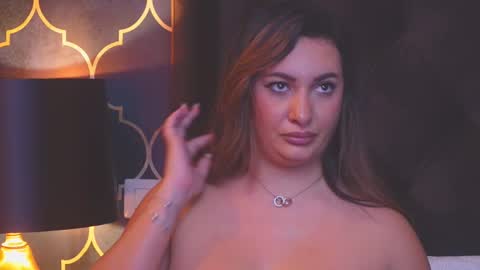 Snapshot of yaracollins chatting on January 10, 6:20 am YaraCollins online show from January 10, 6:20 am