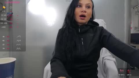 Snapshot of yaraxcox chatting on November 4, 4:22 am Yara online show from November 4, 4:22 am