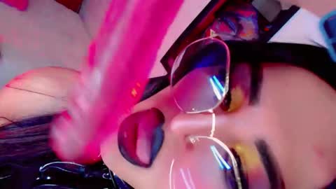 yarethrousss online show from November 27, 6:26 am