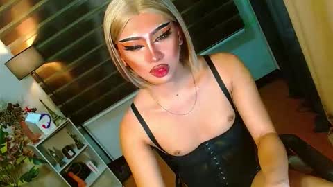 miss yasii online show from April 11, 5:17 pm