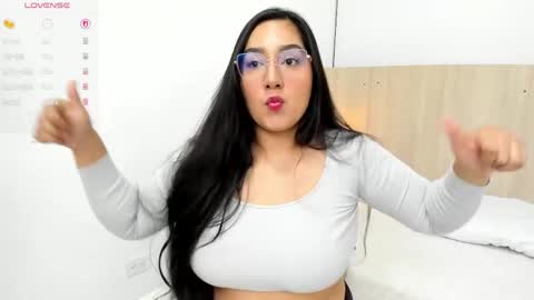 Yasmin Ortiz online show from April 16, 3:29 am