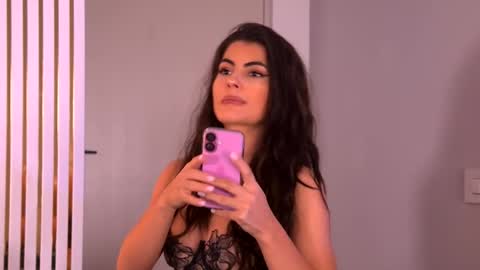 Snapshot of yasminaluna chatting on December 1, 4:06 am Yasmina online show from December 1, 4:06 am