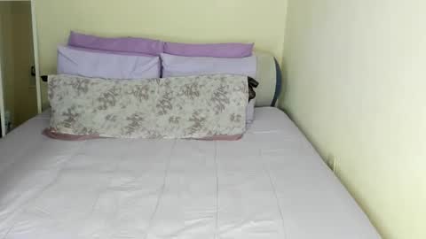 Snapshot of yasminayazzie chatting on December 17, 1:50 am Yasmina online show from December 17, 1:50 am