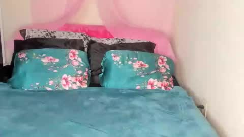 Snapshot of yasminayazzie chatting on February 19, 4:34 am Yasmina online show from February 19, 4:34 am