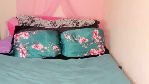 Snapshot of yasminayazzie chatting on February 24, 6:15 pm Yasmina online show from February 24, 6:15 pm