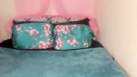 Snapshot of yasminayazzie chatting on March 8, 8:55 am Yasmina online show from March 8, 8:55 am