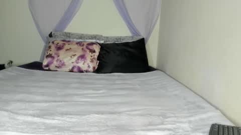 Snapshot of yasminayazzie chatting on September 21, 1:40 am Yasmina online show from September 21, 1:40 am