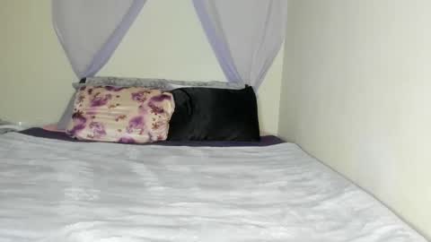 Snapshot of yasminayazzie chatting on October 14, 10:10 pm Yasmina online show from October 14, 10:10 pm