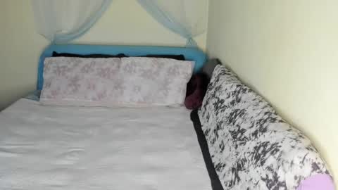 Snapshot of yasminayazzie chatting on June 4, 7:31 pm Yasmina online show from June 4, 7:31 pm