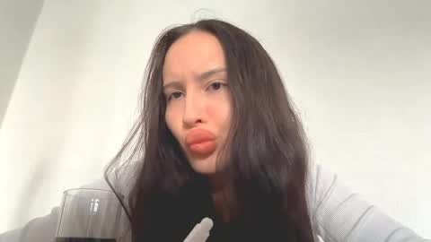Yasmin online show from May 1, 8:08 am