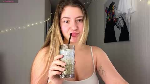 Yasyaa  online show from January 9, 3:15 am