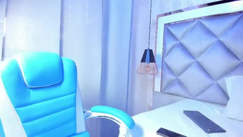 yayi derek  online show from February 20, 11:53 am