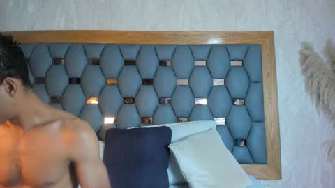 yayi derek  online show from October 18, 11:33 am