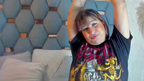 yayi derek  online show from October 21, 11:33 am