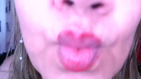 Snapshot of yayita_mature chatting on December 25, 3:06 pm yayita online show from December 25, 3:06 pm