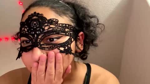 yazzydeleon online show from October 27, 7:01 am