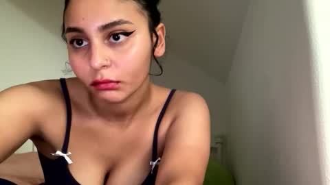 yazzydeleon online show from November 11, 8:36 am