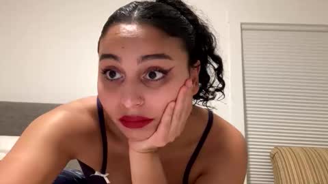 yazzydeleon online show from November 16, 8:53 am