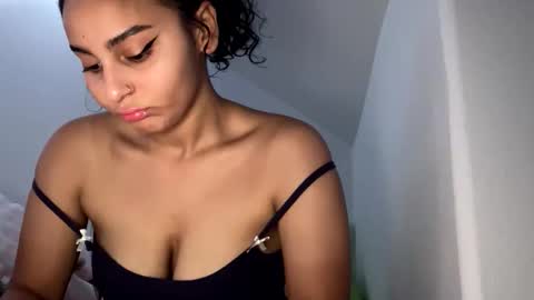 yazzydeleon online show from November 17, 8:31 am