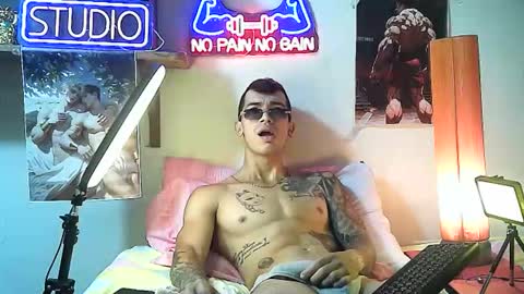 yeisoncastellanos1999 online show from October 1, 6:25 pm