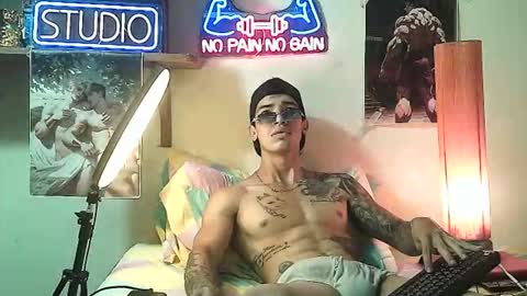 yeisoncastellanos1999 online show from November 4, 7:13 pm