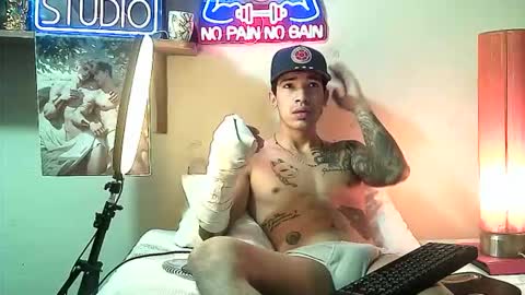 yeisoncastellanos1999 online show from January 18, 9:35 am