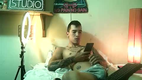 yeisoncastellanos1999 online show from May 12, 4:59 pm
