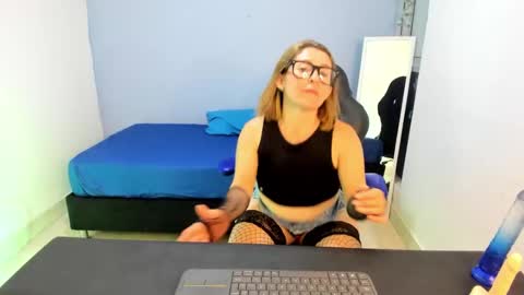 yelena03 online show from January 11, 9:46 pm