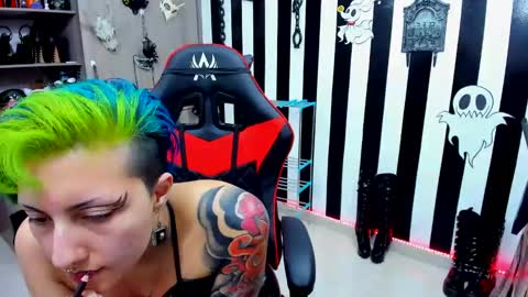 Snapshot of yelena_bondaje chatting on December 10, 9:33 pm Yelena online show from December 10, 9:33 pm