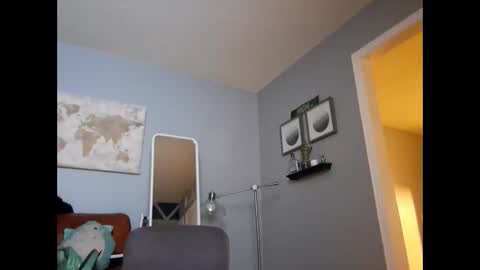 Snapshot of yelladaniella chatting on January 25, 9:15 am Ella Ts online show from January 25, 9:15 am