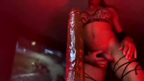 Snapshot of yelladaniella chatting on September 27, 1:05 pm Ella Ts online show from September 27, 1:05 pm