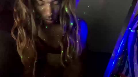 Snapshot of yelladaniella chatting on October 18, 10:38 am Ella Ts online show from October 18, 10:38 am