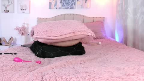 yellow_lily online show from March 1, 11:37 pm