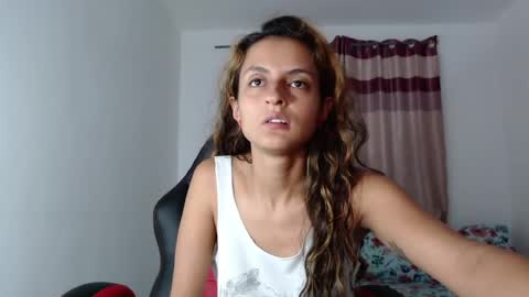 Snapshot of yemaya_28 chatting on June 1, 3:52 am Yemaya 28 online show from June 1, 3:52 am