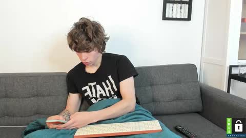 Snapshot of yen2025 chatting on October 12, 7:40 am Yen online show from October 12, 7:40 am