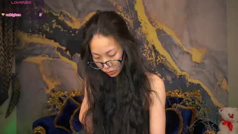 yennstar online show from March 18, 9:18 pm