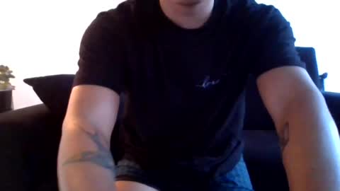 Snapshot of yerengomar1 chatting on July 2, 11:00 pm Sam H online show from July 2, 11:00 pm