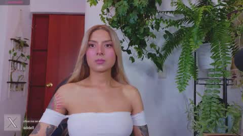 yeriawaddell  online show from March 26, 10:26 pm