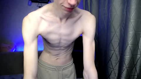 Snapshot of yes_cute_boy_ chatting on February 25, 11:00 pm Eden online show from February 25, 11:00 pm